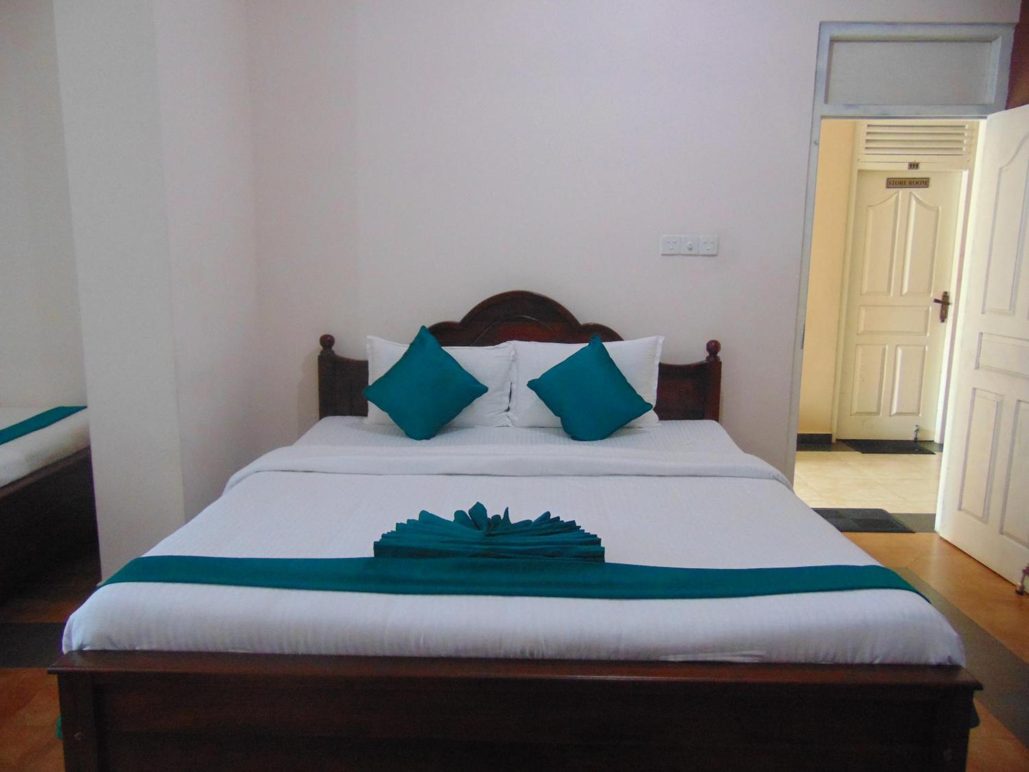 Sri Krishna Bhavan Hotel Hatton Exterior foto